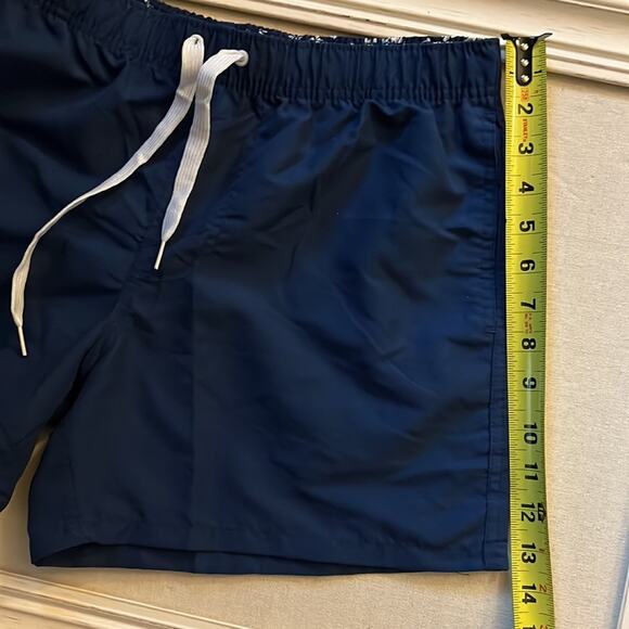 Navy swim trunks w elastic waist and side pockets NWT - L - Picture 7 of 9